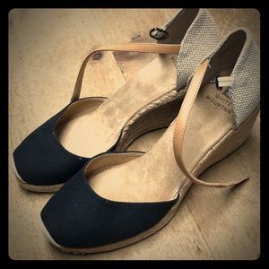 White Mountain size 10 beach wedges 3.5 inch heel